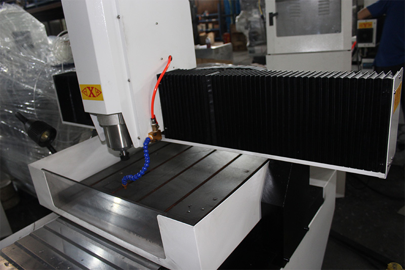 鋁材雕刻機