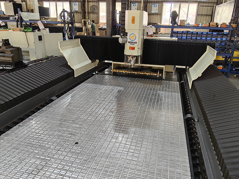 鋁板精雕機(jī)帶刀庫